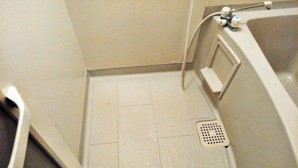 お風呂のトラブル お風呂の壁にサビ 川越市 リフォーム リノベーション 川合住宅設備
